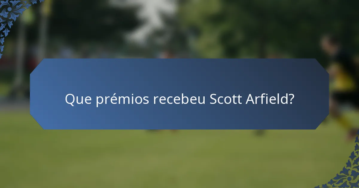 Que prémios recebeu Scott Arfield?